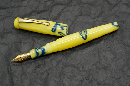 Elizabethan - Small– Omas yellow blue swirl- clip -  #6 nib