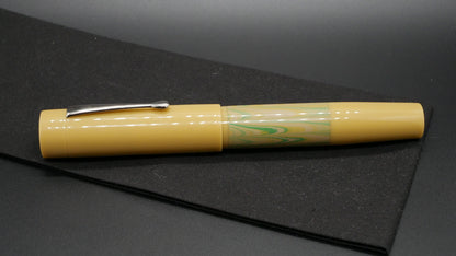 Orville - oversize - Beige and Green Sand ripple ebonite, doublet - clip - #6 nib