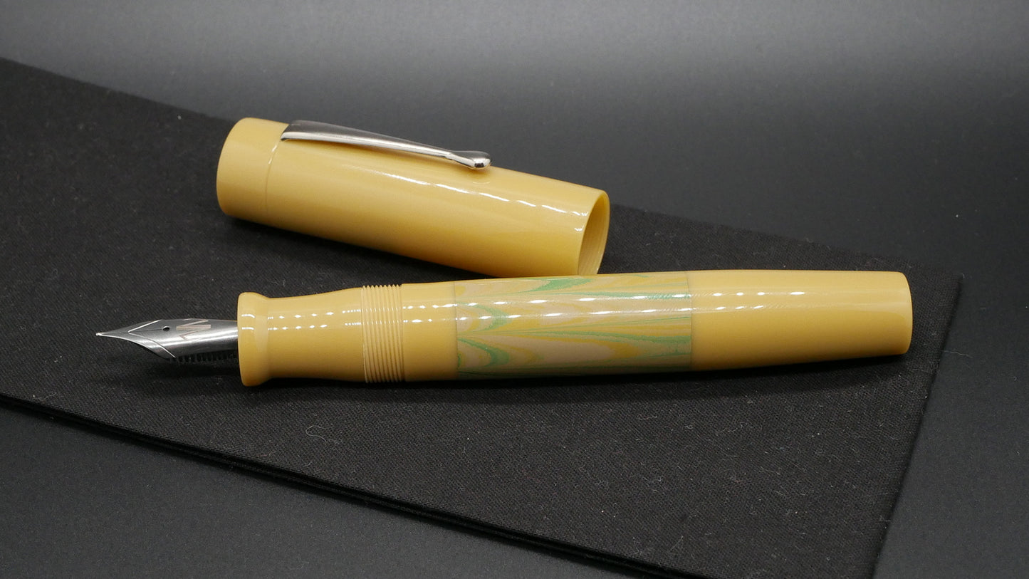 Orville - oversize - Beige and Green Sand ripple ebonite, doublet - clip - #6 nib