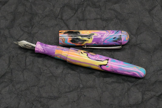 Majestic - Small - Carolina Pen Co Hot 90s pt resin - clip - #6 nib