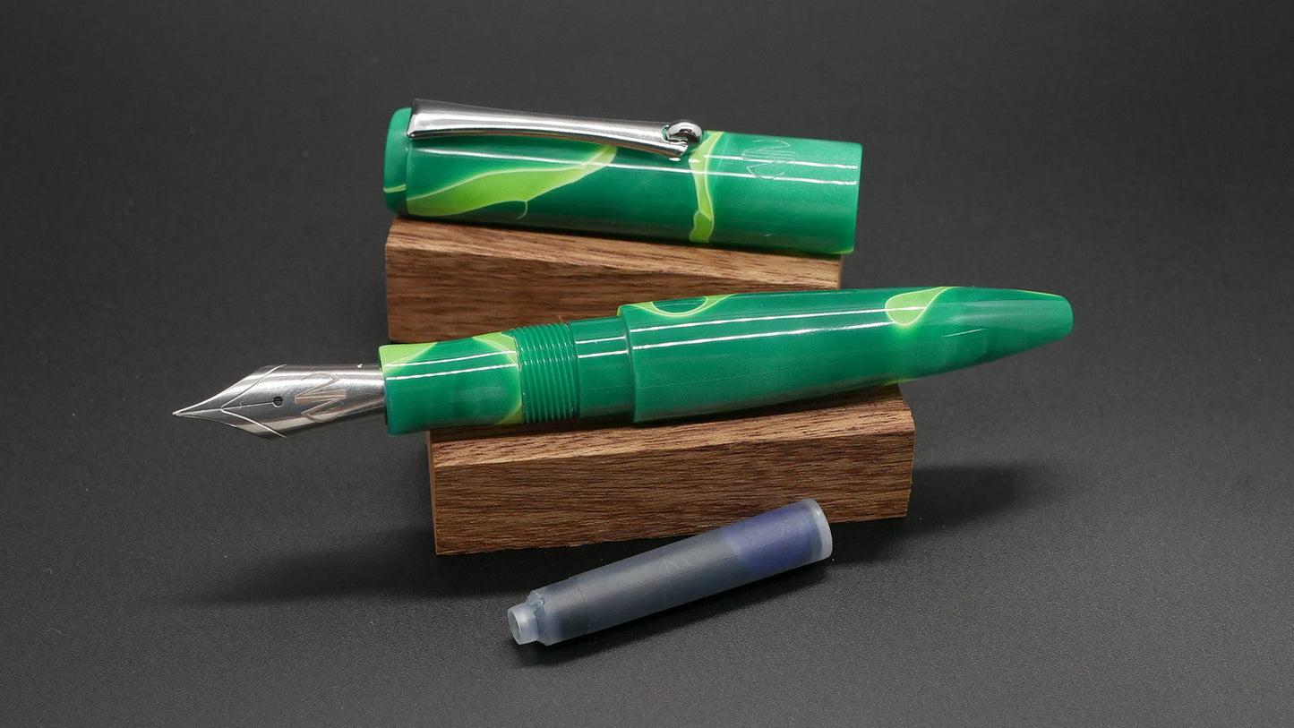 Preston fountain pen  - slim - Shorty - Green swirls acrylic - clip - Jowo #6 nib - Short carts only